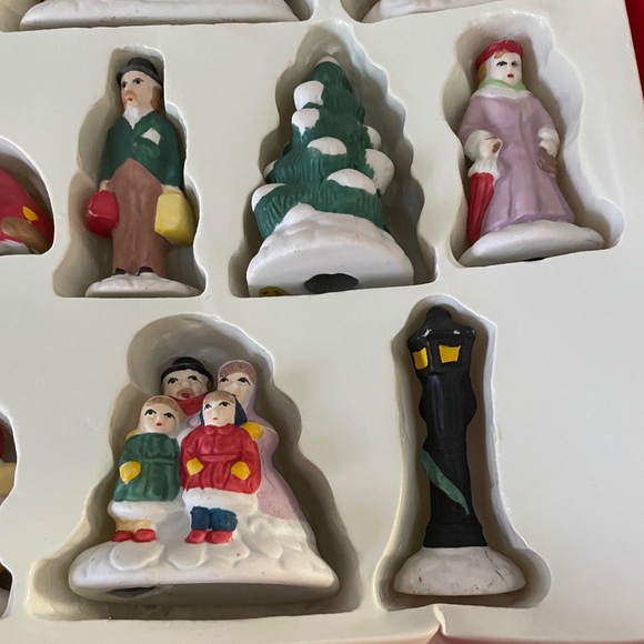 Vtg SNOWFLAKE Village 12 Pc Christmas Accessories Set Egg Nog Cart Trees People - Picture 5 of 7